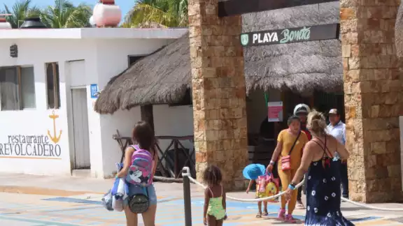 El costo de entrada para extranjeros es de 40 a 100 pesos El costo de entrada para extranjeros es de 40 a 100 pesos