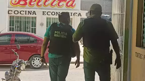 Los hombres huyeron del lugar
