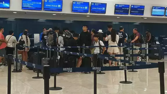 El vuelo regresó al aeropuerto de Mérida dos horas después El vuelo regresó al aeropuerto de Mérida dos horas después