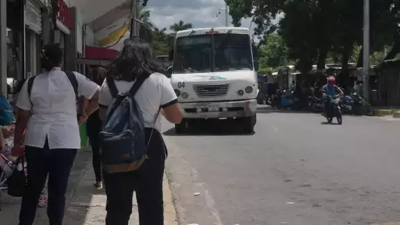 El IET sólo amplió dos horas el horario del último servicio y enviaron un camión más El IET sólo amplió dos horas el horario del último servicio y enviaron un camión más
