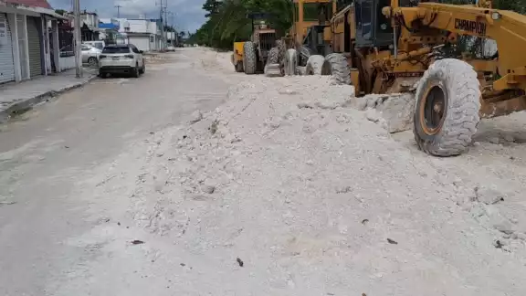 Las promesas oficiales y la ejecución de los trabajos dista mucho del estado de las vías. Las promesas oficiales y la ejecución de los trabajos dista mucho del estado de las vías.