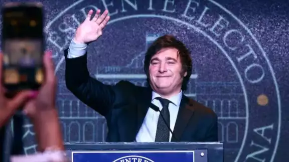 Javier Milei cumple sus primeros 100 días de gobierno como Presidente de Argentina, con una disminución de 16 puntos en su popularidad Javier Milei cumple sus primeros 100 días de gobierno como Presidente de Argentina, con una disminución de 16 puntos en su popularidad