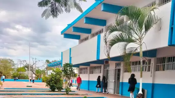 Las escuelas se trabaja fuertemente para prevenir el acoso Las escuelas se trabaja fuertemente para prevenir el acoso