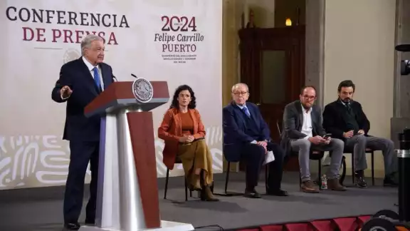 Andrés Manuel López Obrador celebró la compra de plantas y campo eólico a Iberdrola: "Se regresa lo privado a lo público" Andrés Manuel López Obrador celebró la compra de plantas y campo eólico a Iberdrola: "Se regresa lo privado a lo público"