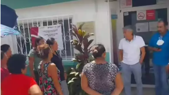 Exigen transparentar la inversión de un poco más de 500 mil pesos que supuestamente se utilizó para el Centro de Salud Exigen transparentar la inversión de un poco más de 500 mil pesos que supuestamente se utilizó para el Centro de Salud