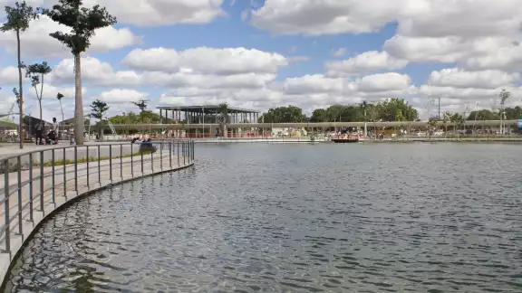 Para que las familias puedan recorrerlo, cuenta con andador lineal de 712 metros y otro circular Para que las familias puedan recorrerlo, cuenta con andador lineal de 712 metros y otro circular