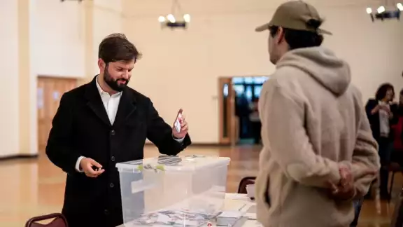 Los chilenos decidieron por mayoría, no impulsar una nueva Constitución por lo que se mantiene la heredada por la dictadura de Augusto Pinochet Los chilenos decidieron por mayoría, no impulsar una nueva Constitución por lo que se mantiene la heredada por la dictadura de Augusto Pinochet