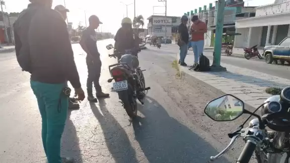 Un motociclista resultó con lesiones en la pierna y el brazo Un motociclista resultó con lesiones en la pierna y el brazo