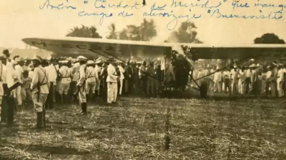 El primer avión que llegó a la capital se trató de un Fairchild con motor de 450 caballos