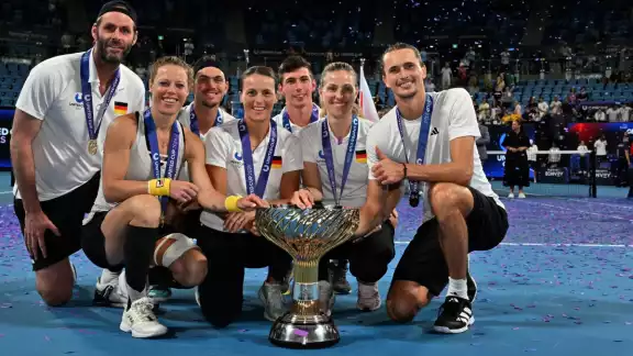 Luego de una remontada espectacular, el equipo alemán, liderado por Alexander Zverev, se coronó en el torneo mixto con formato, parecido y mejor al de la Copa Davis Luego de una remontada espectacular, el equipo alemán, liderado por Alexander Zverev, se coronó en el torneo mixto con formato, parecido y mejor al de la Copa Davis