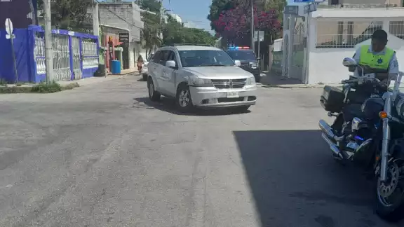 Las mujeres circulaban a bordeo una Chevrolet Captiva, color gris, sobre la calle 4 Norte, de poniente a oriente, con rumbo a la zona turística Las mujeres circulaban a bordeo una Chevrolet Captiva, color gris, sobre la calle 4 Norte, de poniente a oriente, con rumbo a la zona turística