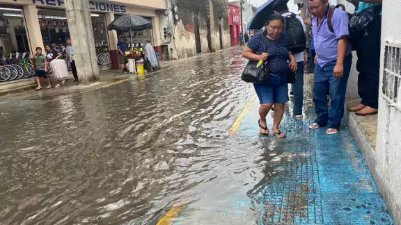 Las fuertes lluvias inundaron las calles de los dos municipios de Yucatán Las fuertes lluvias inundaron las calles de los dos municipios de Yucatán