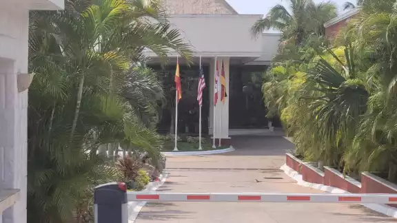 El personal de seguridad del complejo hotelero negó los hechos