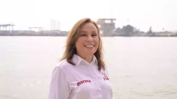 Andreés Manuel López Obrador defendió a Rocío Nahle de la "campañ de lodo" que ha tenido que enfrentar Rocío Nahle Andreés Manuel López Obrador defendió a Rocío Nahle de la "campañ de lodo" que ha tenido que enfrentar Rocío Nahle