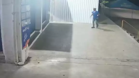 Cámaras de seguridad captaron al presunto responsable del envenenamiento Cámaras de seguridad captaron al presunto responsable del envenenamiento