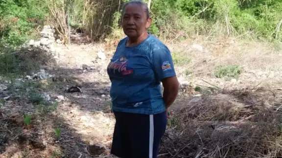 Habitantes acusan a la alcaldesa Edna Marisa Franco Ceballos de benefi ciar a los ricos empresarios e ignorar a la comunidad Habitantes acusan a la alcaldesa Edna Marisa Franco Ceballos de benefi ciar a los ricos empresarios e ignorar a la comunidad