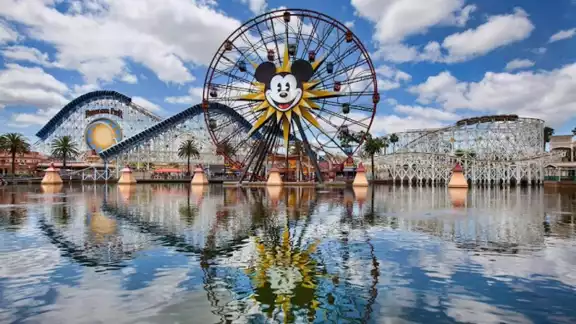 A través de un video viral en redes sociales, se puede ver cómo la persona trata de escapar por los sistemas de canales