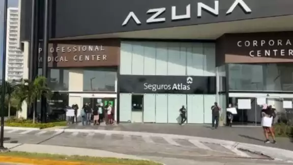 La manifestación continúa desde la mañana de este lunes La manifestación continúa desde la mañana de este lunes