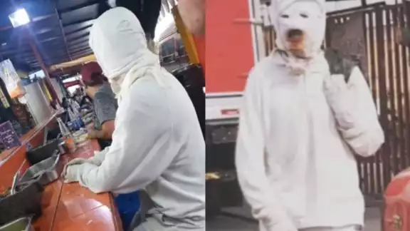El hombre de blanco sólo se pasea por las calles de Coacalco