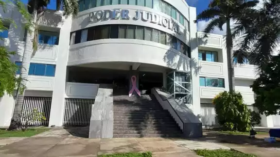 Al parecer, en los juzgados da información a los compradores. Al parecer, en los juzgados da información a los compradores.