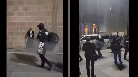 Elementos del grupo antimotines llegaron al Palacio de Gobierno