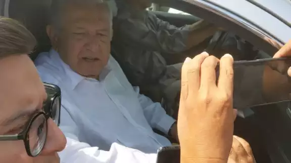 Un grupo de más de 20 personas oriundas de Mahahual acudieron al hotel habitual en la ciudad para pedir el apoyo del presidente López Obrador