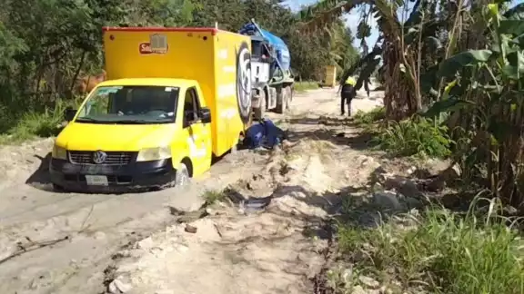 En varias ocasiones, los residentes bloquearon el tránsito para exigir la reparación de la vialidad, pero no les hicieron caso.
