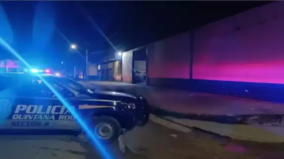FGE investiga incendio en un encierro de taxis en Cancún FGE investiga incendio en un encierro de taxis en Cancún