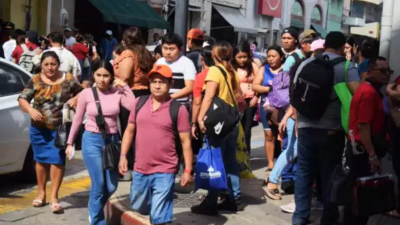 Desde el balcón, el pontífice deseo un buen domingo y una noche buena en la oración