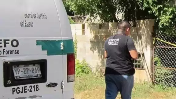 Los uniformados delimitaron la vivienda y dieron parte a las autoridades estatales