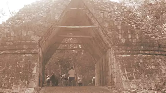 Chichén Viejo son edificios con alto valor patrimonial considerados parte del núcleo principal de la antigua ciudad Chichén Viejo son edificios con alto valor patrimonial considerados parte del núcleo principal de la antigua ciudad