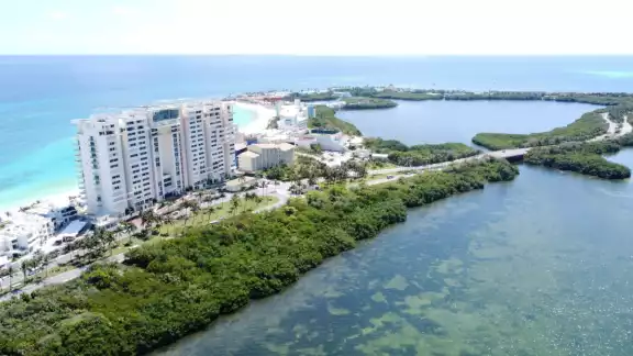 Alerta por contaminación en las lagunas Nichupté y Chacmuchuch de Cancún Alerta por contaminación en las lagunas Nichupté y Chacmuchuch de Cancún