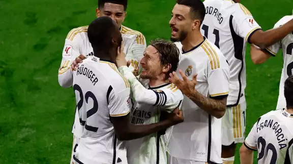 El triunfo impulsa al cuadro merengue a contar con 48 puntos, los mismos que el Girona. Ahora el Madrid deberá viajar a Arabia Saudita para la Supercopa de España
El triunfo impulsa al cuadro merengue a contar con 48 puntos, los mismos que el Girona. Ahora el Madrid deberá viajar a Arabia Saudita para la Supercopa de España