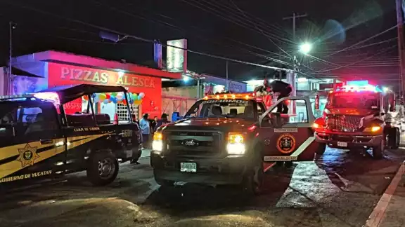 Bomberos lograron detener el incendio dentro de la pizzería Bomberos lograron detener el incendio dentro de la pizzería