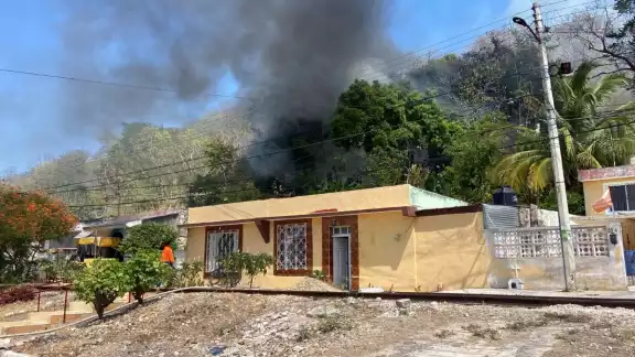 El incendio se aproximó a más de 10 viviendas El incendio se aproximó a más de 10 viviendas