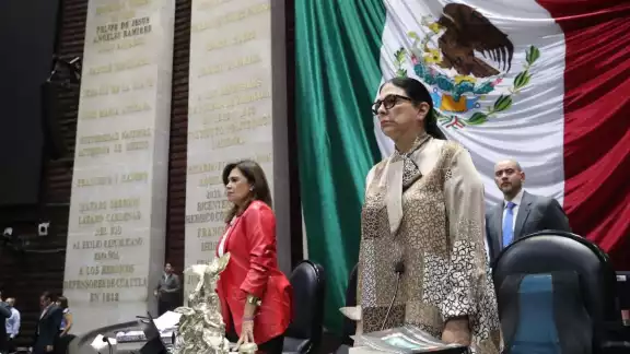 Diputados guardaron un minuto de silencio por un par de asesinatos en Edomex