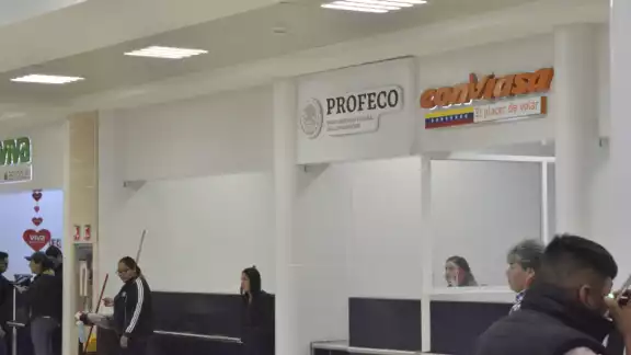 Pasajeros expresaron preocupación ante la situación financiera de la aeronave, mientras continúan sus operaciones. Pasajeros expresaron preocupación ante la situación financiera de la aeronave, mientras continúan sus operaciones.