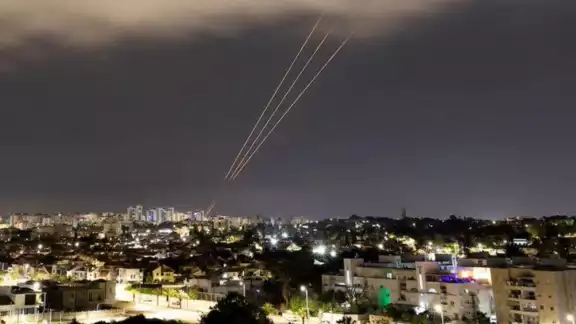 Ni líderes de Irán ni de Israel han emitido declaraciones oficiales respecto a las explosiones registradas en    la base militar de Shekari, el aeropuerto de Isfahan y la localidad de Qahjavarestan