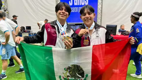 El pesista cancunense Alexis Lara se consagró campeón en la división de los 67 kilos de la rama varonil El pesista cancunense Alexis Lara se consagró campeón en la división de los 67 kilos de la rama varonil