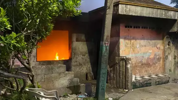 Se determinó que lo que se quemó era basura que un grupo de indigentes tenían en el sitio