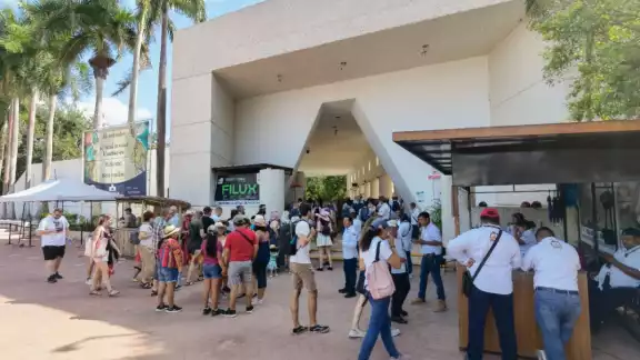 Los vendedores han retomado su labores también Los vendedores han retomado su labores también