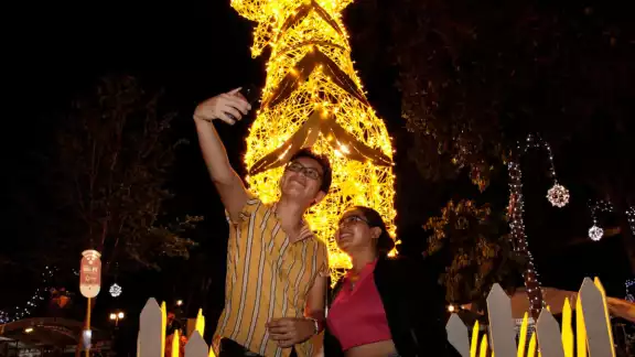 Antes de la cena de Nochebuena, los yucatecos disfrutan del espíritu navideño Antes de la cena de Nochebuena, los yucatecos disfrutan del espíritu navideño