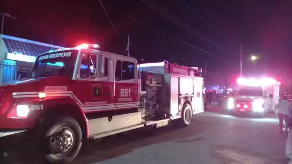 La familia no se encontraba en la casa al momento del incendio La familia no se encontraba en la casa al momento del incendio