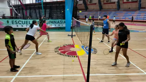 La selección de bádminton de Quintana Roo compuesta por atletas de las categorías Sub-13 y 15 no descansa en estas vacaciones de Semana Santa La selección de bádminton de Quintana Roo compuesta por atletas de las categorías Sub-13 y 15 no descansa en estas vacaciones de Semana Santa