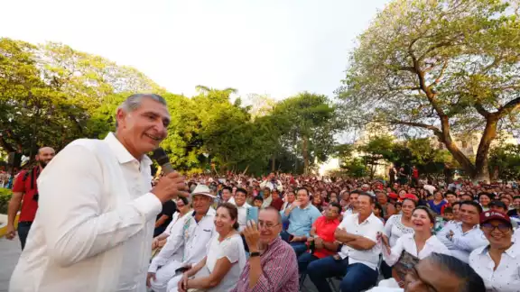 El aspirante presidencial se mostró contento y entusiasmado en su visita a Yucatán El aspirante presidencial se mostró contento y entusiasmado en su visita a Yucatán