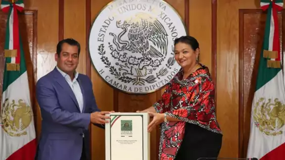 El presidente de la Mesa Directiva de la Cámara de Diputados recibió las oficinas y documentos de trabajo de su antecesora El presidente de la Mesa Directiva de la Cámara de Diputados recibió las oficinas y documentos de trabajo de su antecesora