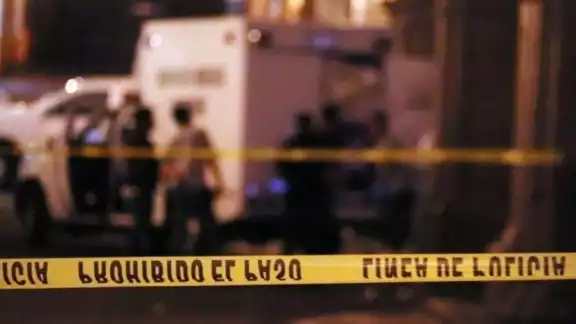 En Celaya, Guanajuato, sujetos armados atacaron a dos policías dejando a uno de ellos muerto En Celaya, Guanajuato, sujetos armados atacaron a dos policías dejando a uno de ellos muerto