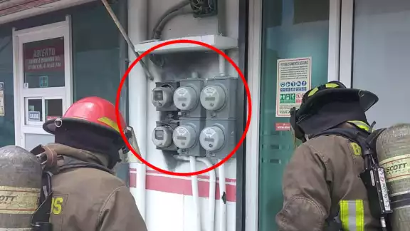 El conato de incendio fue en los medidores de luz de la clínica de especialidades El conato de incendio fue en los medidores de luz de la clínica de especialidades