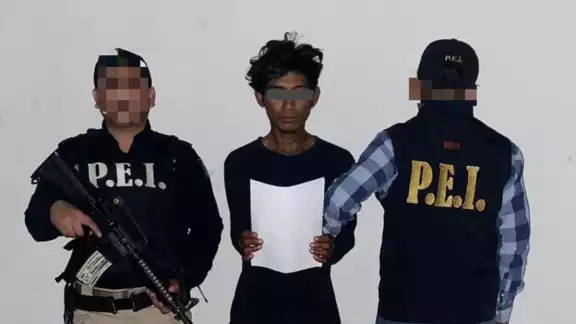El ladrón intentó darse a la fuga, pero fue detenido más tarde El ladrón intentó darse a la fuga, pero fue detenido más tarde