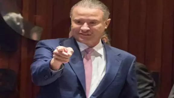El PRI expulsará a Quirino Ordaz, exgobernador de Sinaloa, quien aceptó ser embajador en España El PRI expulsará a Quirino Ordaz, exgobernador de Sinaloa, quien aceptó ser embajador en España